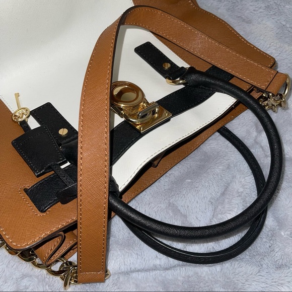 MK Large Hamilton Tote - Picture 13 of 13